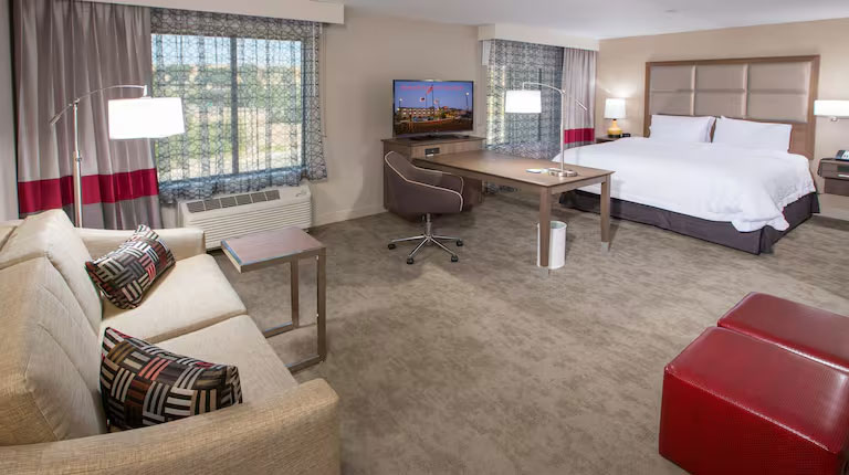 Hampton Inn & Suites